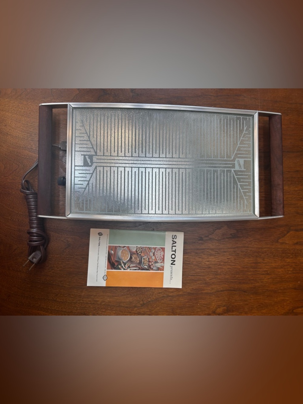 Vintage mid-century mint condition Salton electric Hot Tray. Appears never used.